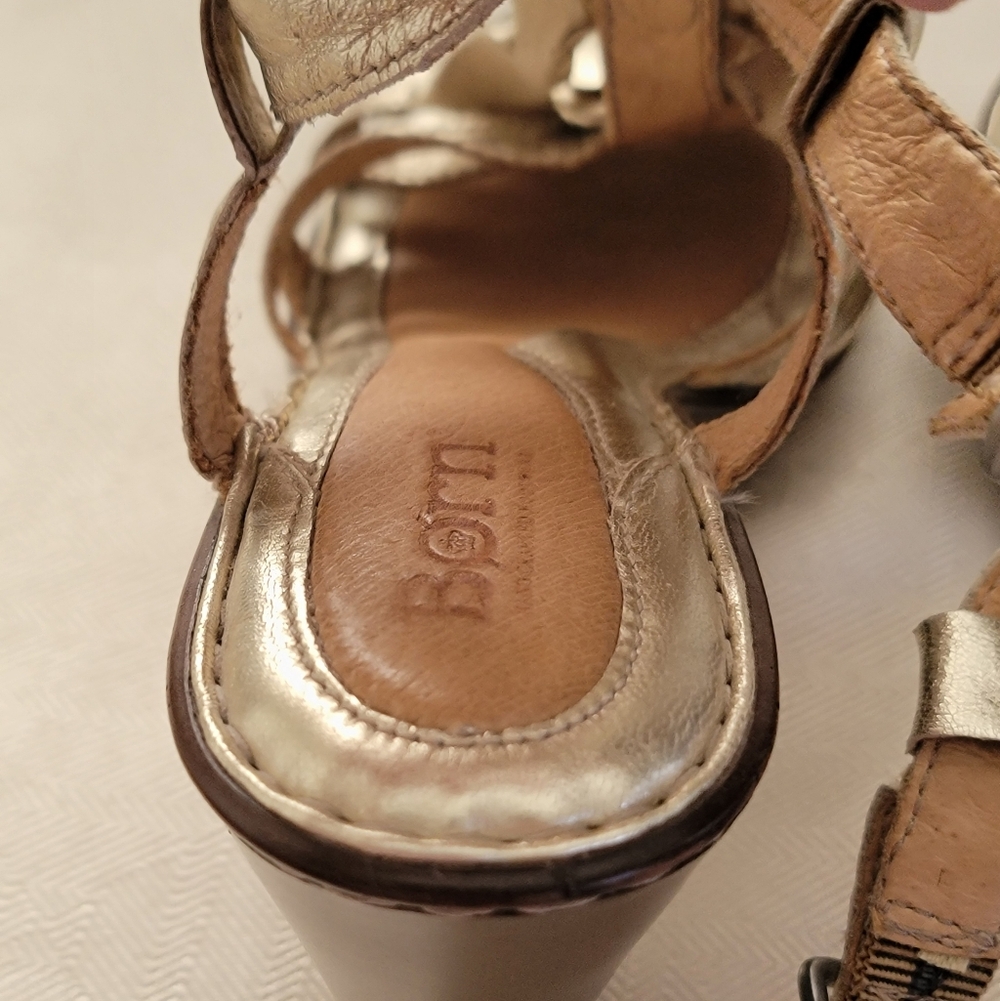 BORN Metallic Gold Flower Leather High Sandal Size 8 - Picture 7 of 9